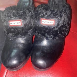 Hunter clogs with faux fur lining black leather 🔥🔥🔥🔥🔥